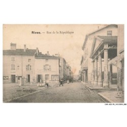 CAR-ADIP9-0599-38 - RIVES - rue de la république