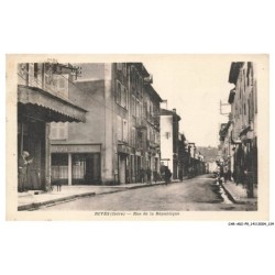 CAR-ADIP9-0617-38 - RIVES - rue de la république