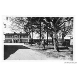 CAR-ACPP9-0643-38 - LE PEAGE DU ROUSSILLON - Square de la gare