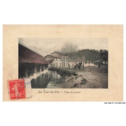 CAR-ADGP7-0388-38 - LA TOUR-DU-PIN - Place du Lavoir