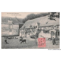 CAR-AFCP1-0003-AGRICULTURE - La vie aux champs - La cour de la ferme