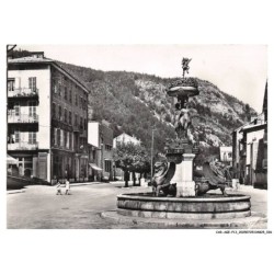 CAR-AGEP13-0801-39 - MOREZ - Place du marché et la fontaine