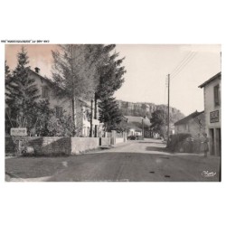 CAR-AGEP7-0437-39 - DOUCIER - Rue principale
