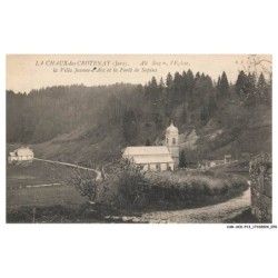 CAR-ACXP13-0735-39 - CHAUX-DES-CORTENAY - Alt 820 m - L'église - La villa jeanne-d'arc et la foret de sapins