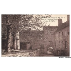 CAR-ACSP4-0227-39 - CHATEAU-CHALON - Porte de l'ancienne abbaye et entrée de l'église