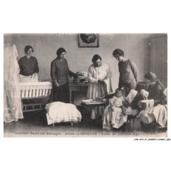 CAR-AFUP1-0035-39 - Institut familial ménager - LONS-LE-SAUNIER - Soins du premier âge