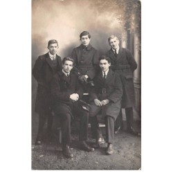 39 - n°77419 - ARBOIS - Hommes en manteau - Carte photo