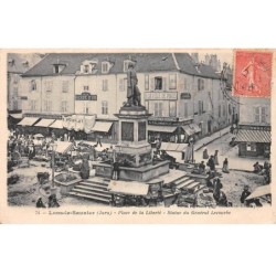 39 - LONS LE SAUNIER - SAN24193 - Place de la Liberté - Statue du Général Lecourbe - Marché