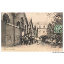 CAR-ADLP17-1051-90 - BELFORT - Le pansage a la caserne des dragons