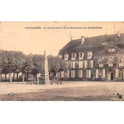 70 - VAUVILLERS - SAN45136 - La Gendarmerie et le Monument des Combattants