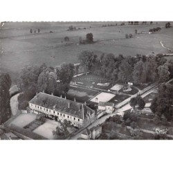 70 . n° 200645 . JUSSEY . VUE GENERALE L ECOLE DES FILLES ET LE STADE . CPSM . 14,5 X 10,5