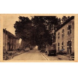 70 .n° 110136 . dampierre sur linotte . voitures . avenue de la gare .