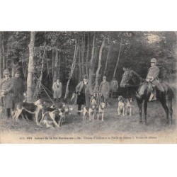 50 - CERISY - SAN37368 - Chasse à courre à la Forêt de Cerisy - Relais de chiens