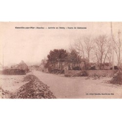 50 - GOUVILLE SUR MER - SAN33213 - Arrivée au Bourg - Route de Coutances