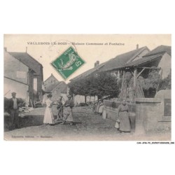 CAR-AFMP9-0398-70 - VALLEROIS-LE-BOIS - Maison commune et fontaine