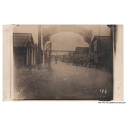 CAR-AFOP19-0895-50 - Vue sur des soldats - Vendu en etat - Carte photo