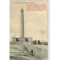 50.GATTEVILLE.LE PHARE ET LA JETEE.SA HAUTEUR EST DE 70 METRES ON ACCEDE A LA LANTERNE PAR UN ESCALIER TOURNANT....