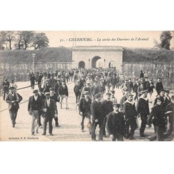 50 - CHERBOURG - SAN43615 - La sortie des Ouvriers de l'Arsenal