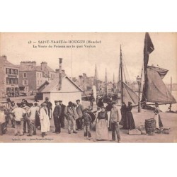 50 - SAINT VASST LA HOUGUE - SAN42395 - La Vente du Poisson sur le quai Vauban