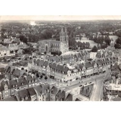 50 . n° 101932 . cpsm .10x15 cm .st hilaire du harcouet .vue du centre .
