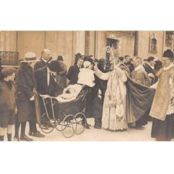 50 - n°77424 - CHERBOURG - eveque bénissant un bébé - Carte photo