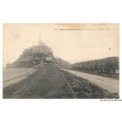 CAR-ADJP15-0812-50 - MONT-SAINT-MICHEL - Arrivée d'un train