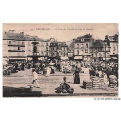 CAR-AFOP19-0908-50 - CHERBOURG - La place du chateau un jour de marché