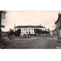 51 . n° 101592 . cpsm .9x14 cm .le mesnil sur oger .la mairie .