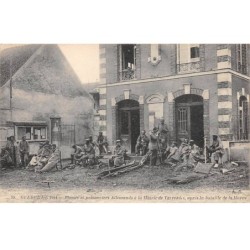 51 - VARREDDES - SAN37504 - Blessés et prisonniers Allemands à la mairie, après la bataille de la Marne