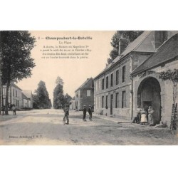 51 - CHAMPAUBERT LA BATAILLE -SAN29783-La Place - A droite, La Maison où Napoléon 1er a passé la nuit du 10 au 11/2/1814