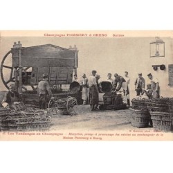 51 - BOUZY - SAN33226 - Champagne Pommery & Greno - Réception, pesage et pressage - Vigne - Agriculture - Métier