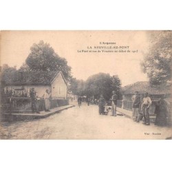 51-SAN59327-LA-NEUVILLE-AU-PONT.Le Pont et rue de Vouziers au début de 1915.L'Argonne