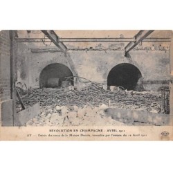 51 - CHAMPAGNE - SAN33250 - Entrée des caves de la Maison Ducoin incendiée par l'émeute du 12 Avril 1911