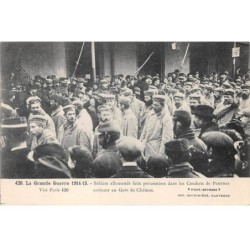 51 - CHALONS champagne- SAN33448 - Soldats allemands faits prisonniers dans les Combats de Perthes gare de Chalons
