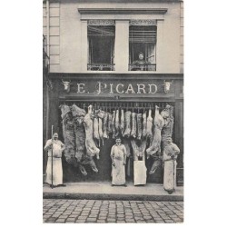 51 - n°90420 - EPERNAY - Bouchers devant la boucherie E. Picard, avec des carcasses - Carte photo