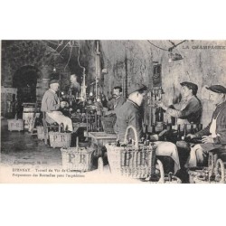 51 - Epernay - SAN21766 - Travail du Vin de Champagne -Préparation des Bouteilles pour l'Expéditions-Agriculture-Métier