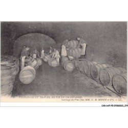 CAR-AAFP5-51-0458 - vendanges et travail du vin en champagne - soutirage des vins