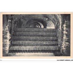EMI-AAAP2-0180-51 - EPERNAY - une masse de 120000 bouteilles