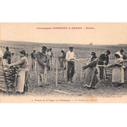 51 - REIMS - SAN33236 - Champagne Pommery & Greno - Le Fichage des Echalas - Vigne - Agriculture - Métier