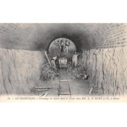 51 - REIMS -SAN30662 - Creusage de Caves dans la Craie chez MM GH Mumm - Agriculture - Vigne - Métier