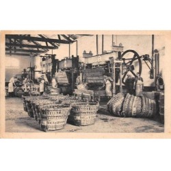 51 - CHAMPAGNE - SAN38807 - Champagne Moët & Chandon - Le vendangeoir de la Maison à Bouzy