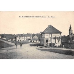 61. n°100228 . la madeleine bouvet . la place