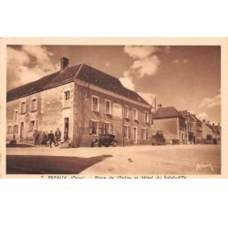 61. n°205790. preaux. place de l'église et hotel du soleil d'or