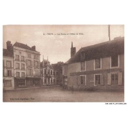CAR-ADEP1-0016-61 - TRUN - Les postes et l'hotel de ville