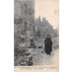 51 - REIMS - SAN37439 - Reims après le bombardement par les Allemands - La rue Desteuque