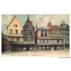 CAR-ACQP7-0449-51 - REIMS - La place du marché - Vieilles maisons