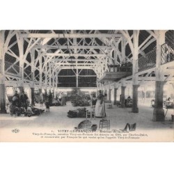 51 - VITRY LE FRANCOIS - SAN43629 - Intérieur de la Halle - En l'état - Pli