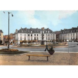 51 . n° 101936 . cpsm .10x15 cm .vitry le francois .la place d armes .