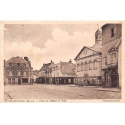 51 - AY-CHAMPAGNE - SAN27962 - Place de l'Hôtel de Ville - En l'état
