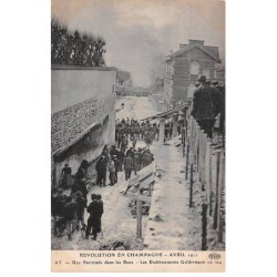 51 - Ay - SAN21772 - Révolution - Une Barricade dans les rues - Les Etablissements Geldermann - Grève